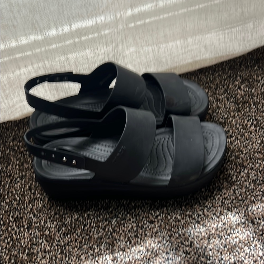 CROCS LiteRide Black Platform-Sandals Comfort-Focused Design